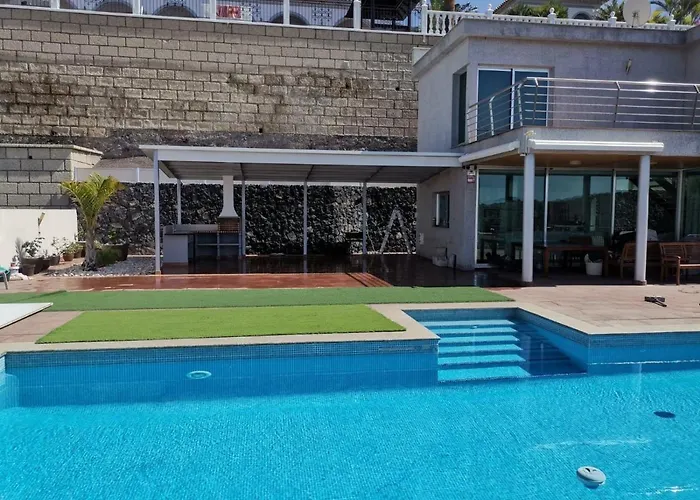 Josefina Villa Costa Adeje